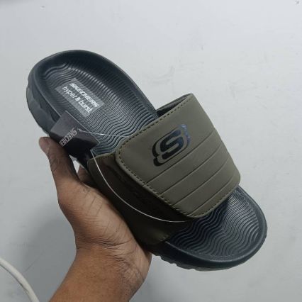 SKECHERS